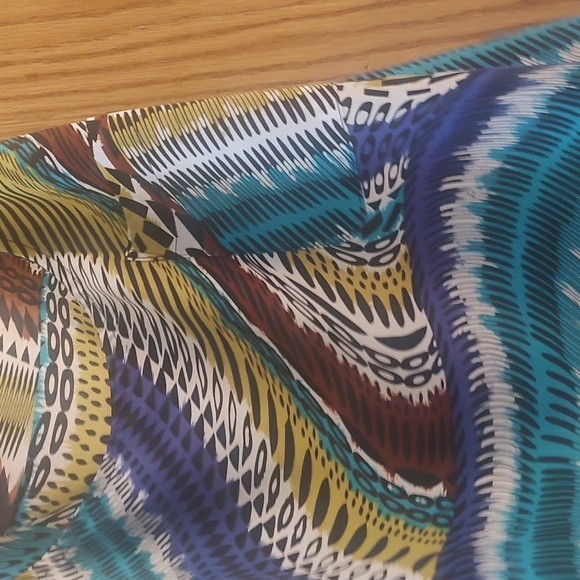 Pretty Shirt Size XL. - Picture 2 of 5